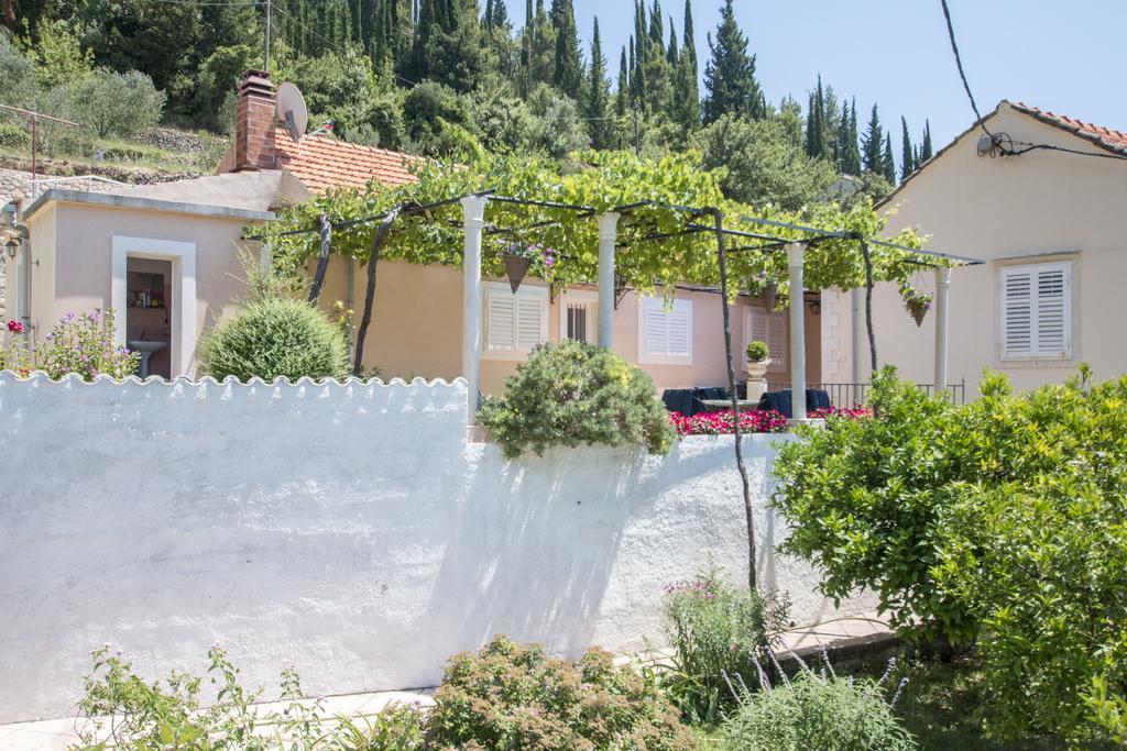 Radovcic Apartments And Rooms Trsteno Εξωτερικό φωτογραφία